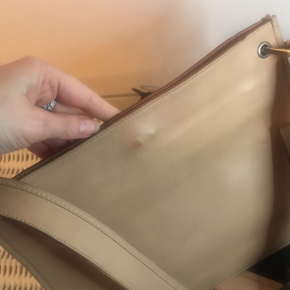 Authentic Gucci leather bag. Beige with gold hardware. - Picture 13 of 17
